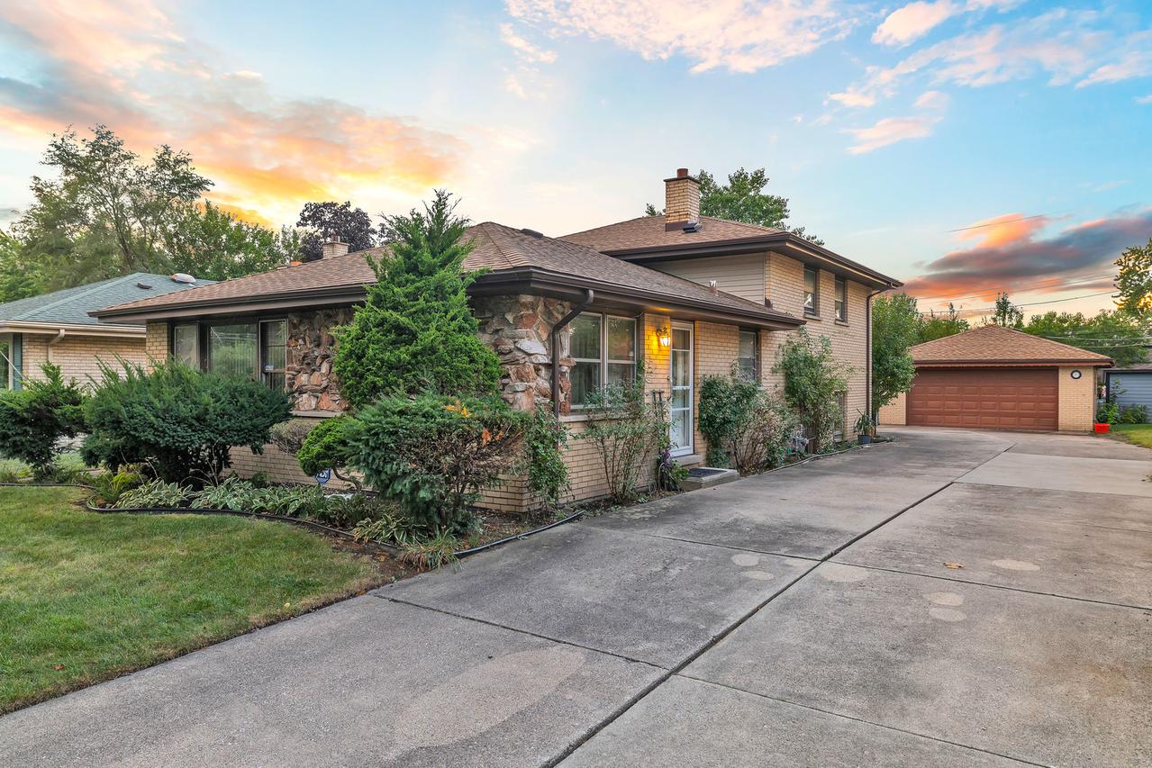 10220 S Kostner Ave., Oak Lawn, IL 60453