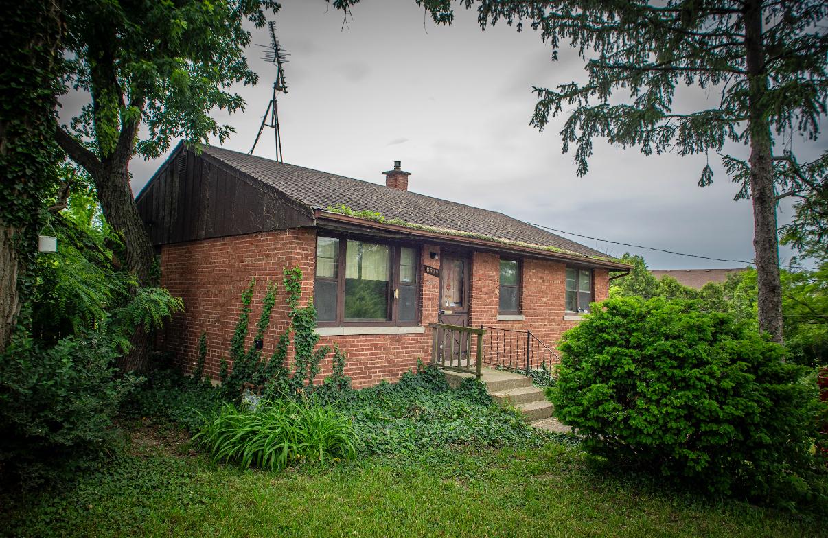 8919 W 95th St., Palos Hills, IL 60465