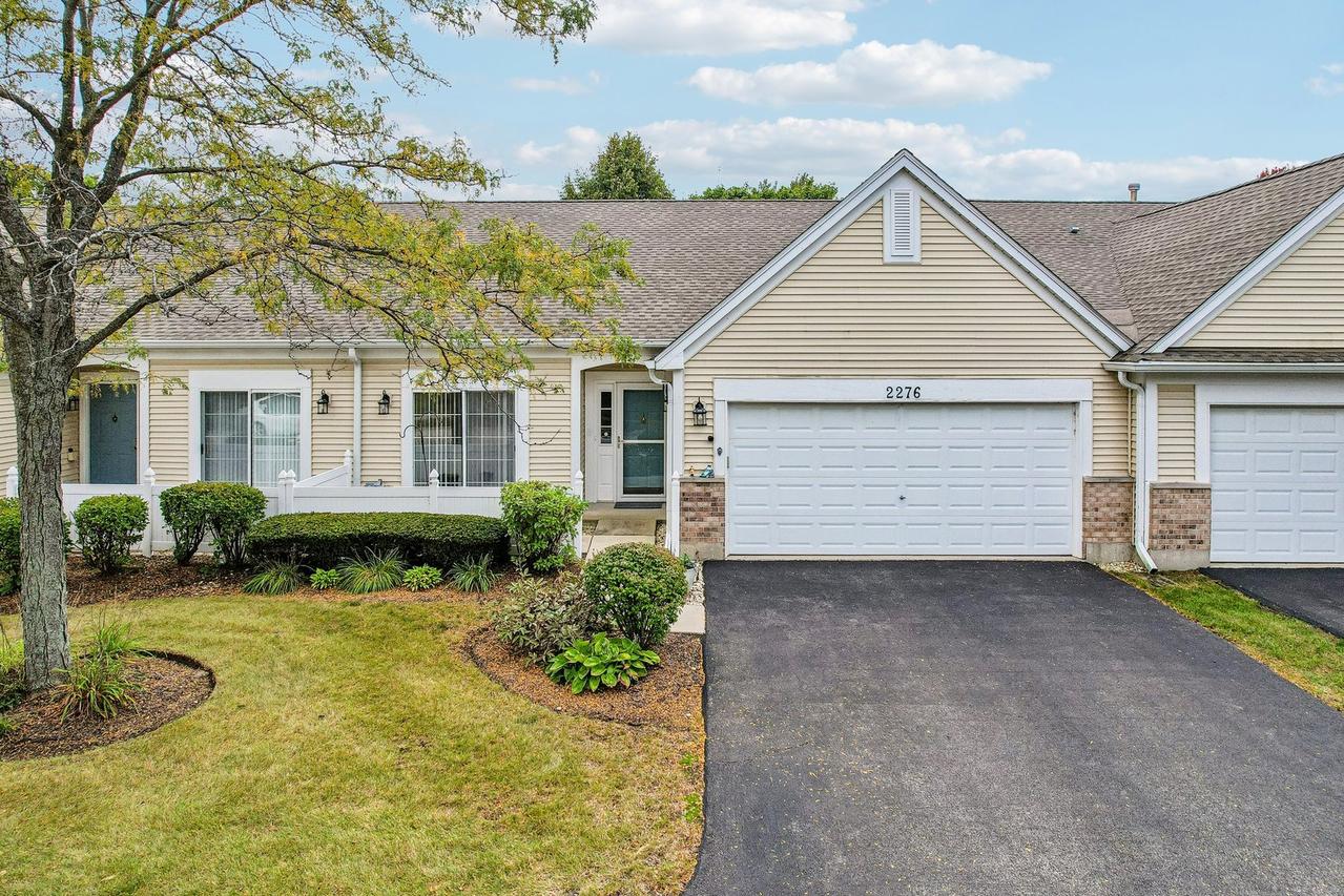 2276 Ashbrook Ln., Grayslake, IL 60030