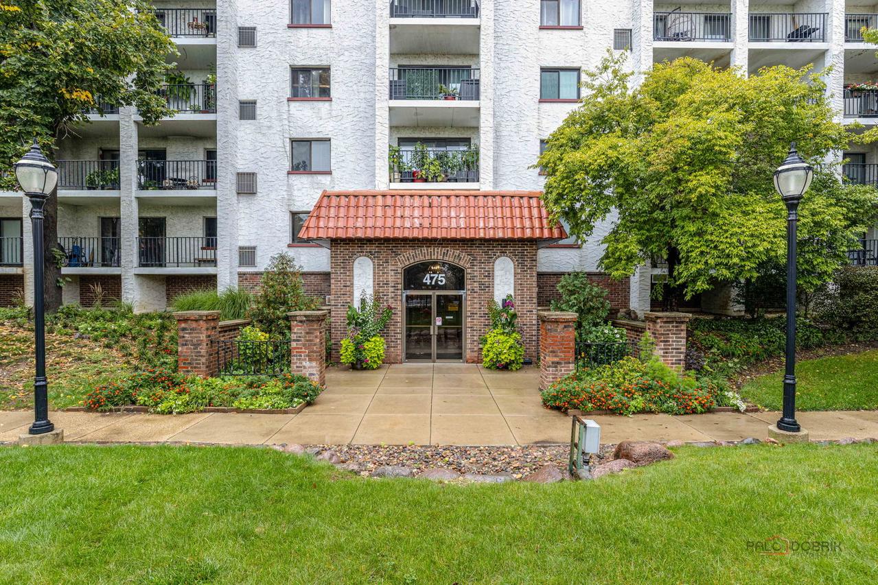 475 Plum Creek Dr. #304, Wheeling, IL 60090
