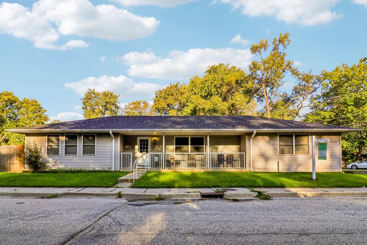 92 Bay Rd., Fox Lake, IL 60020