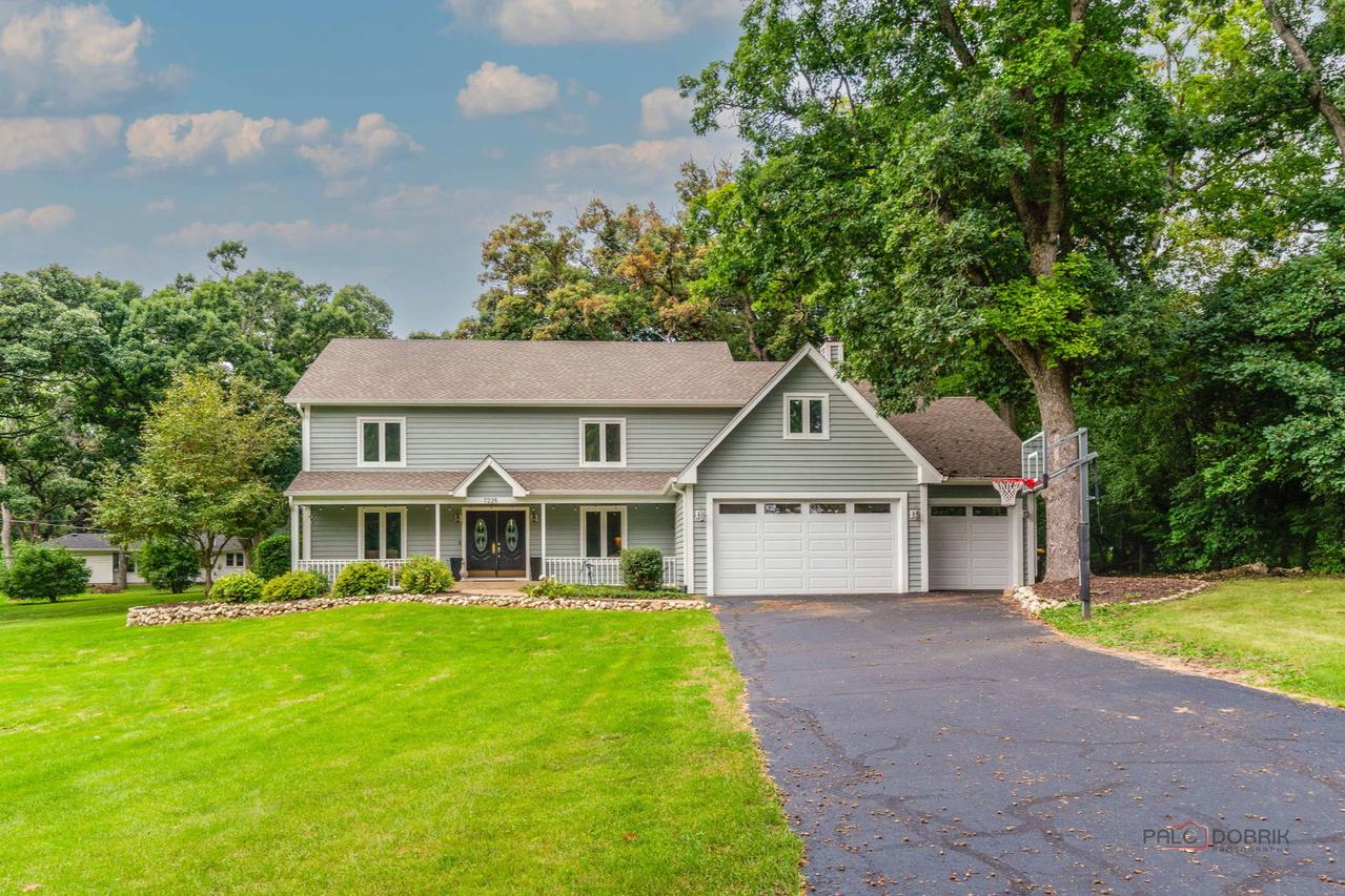 7225 Red Oak Dr., Crystal Lake, IL 60012