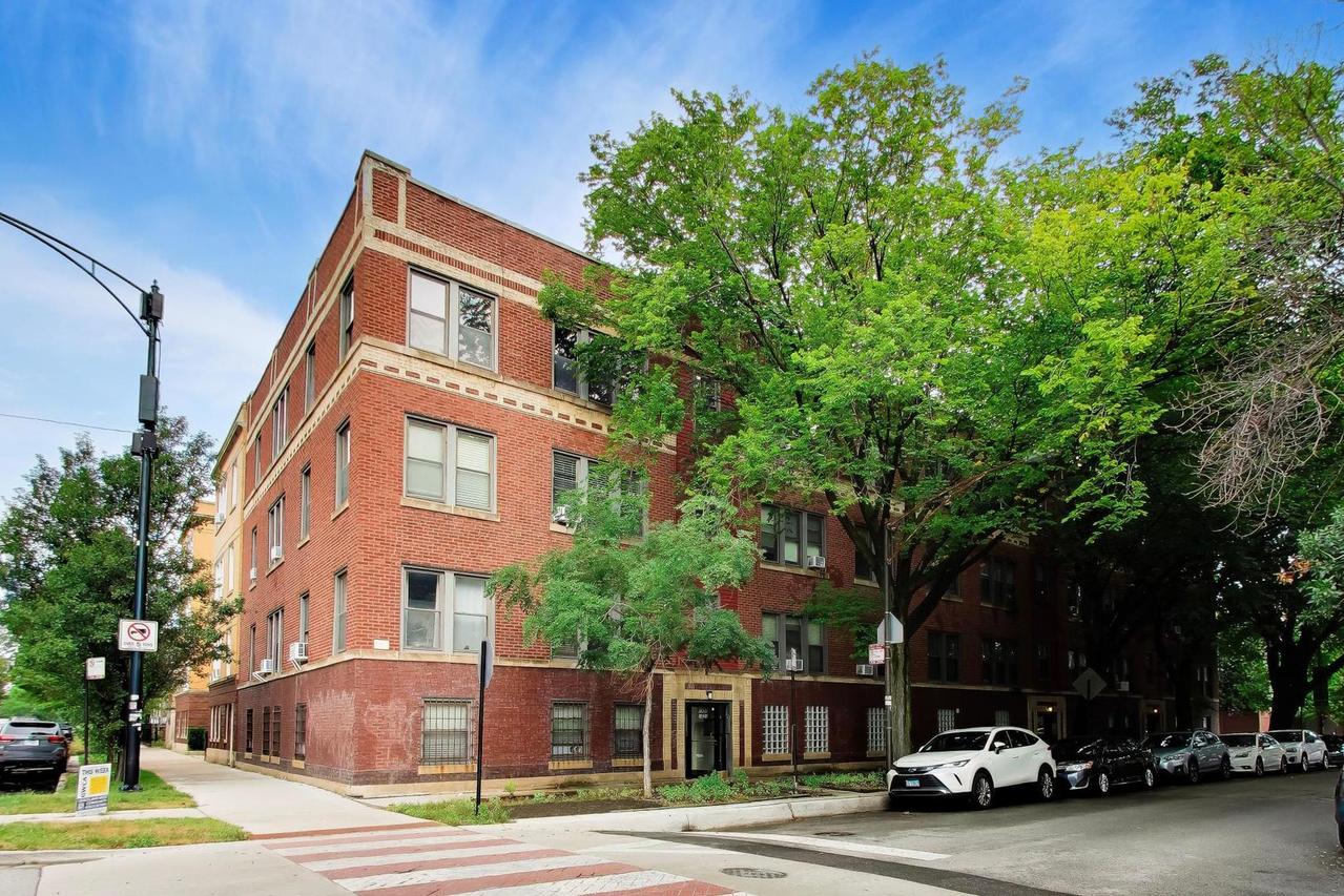 1520 W Belle Plaine Ave. #3, Chicago, IL 60613