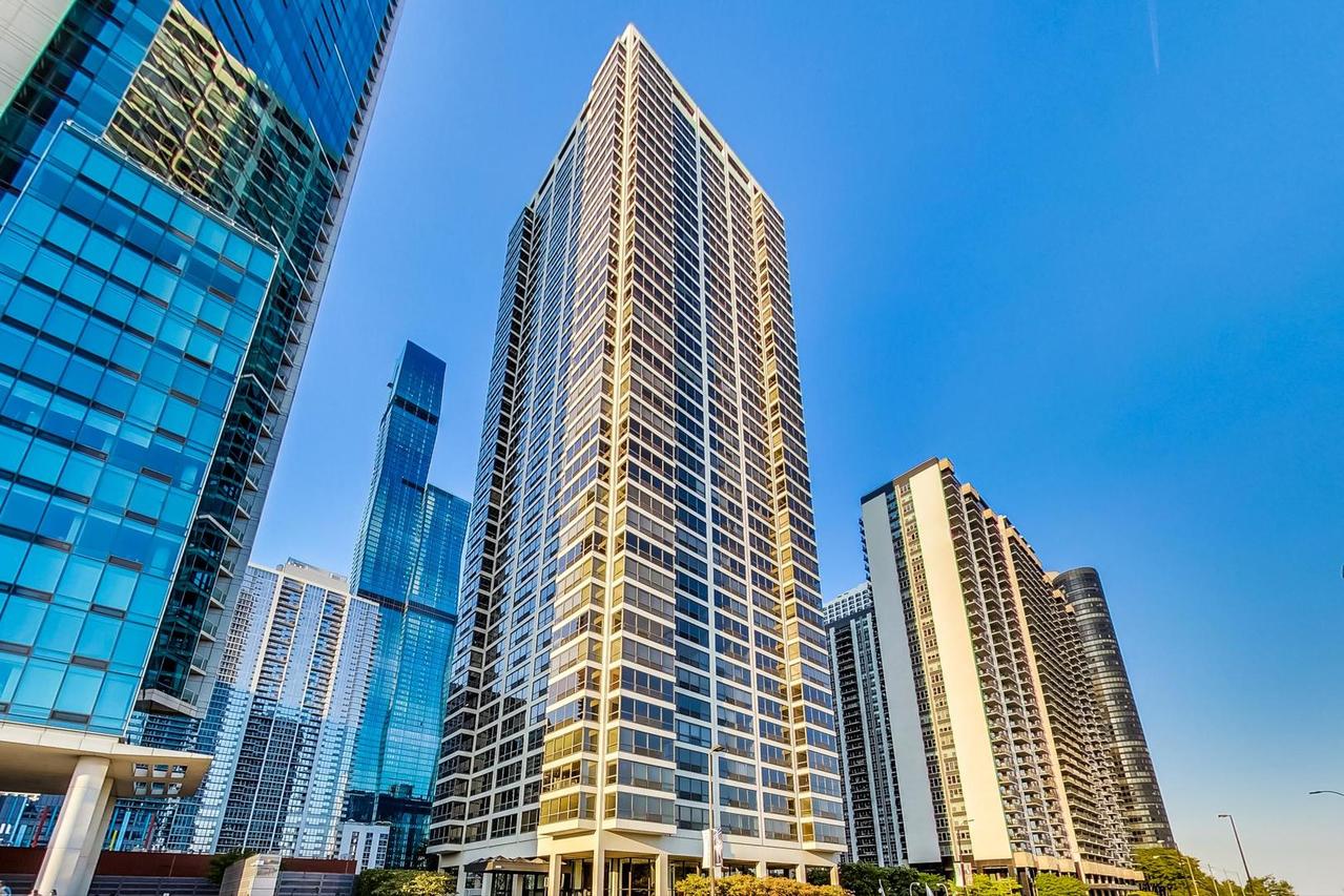 360 E Randolph St. #1401, Chicago, IL 60601