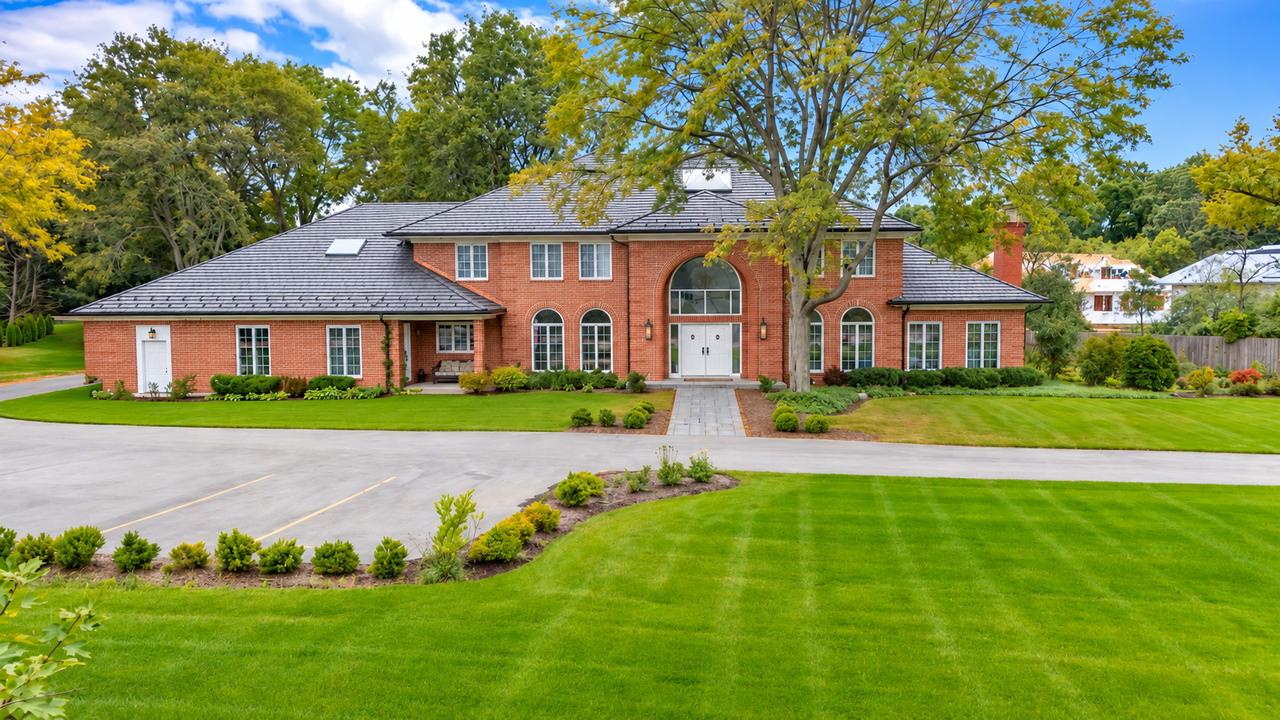 711 W Old Elm Rd., Lake Forest, IL 60045