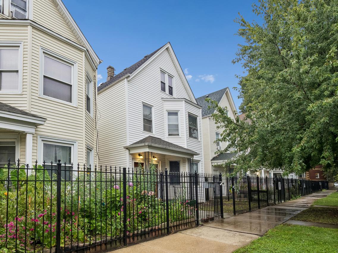 2953 N Hamlin Ave., Chicago, IL 60618