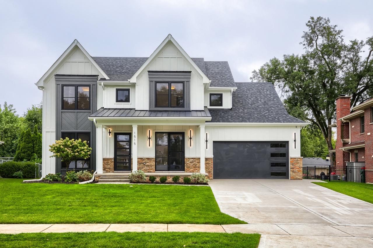 1515 N Fernandez Pl., Arlington Heights, IL 60004