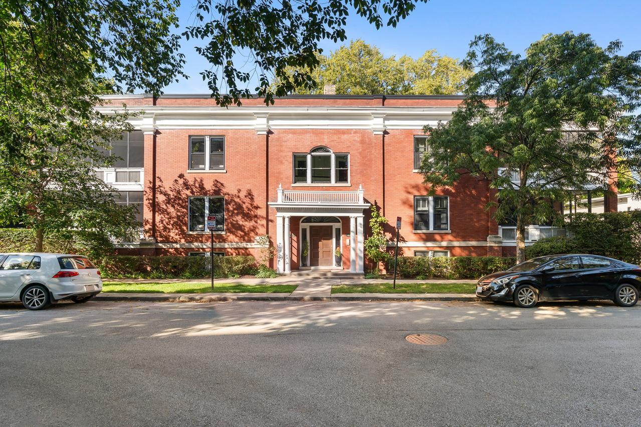 419 Lee St. #2W, Evanston, IL 60202