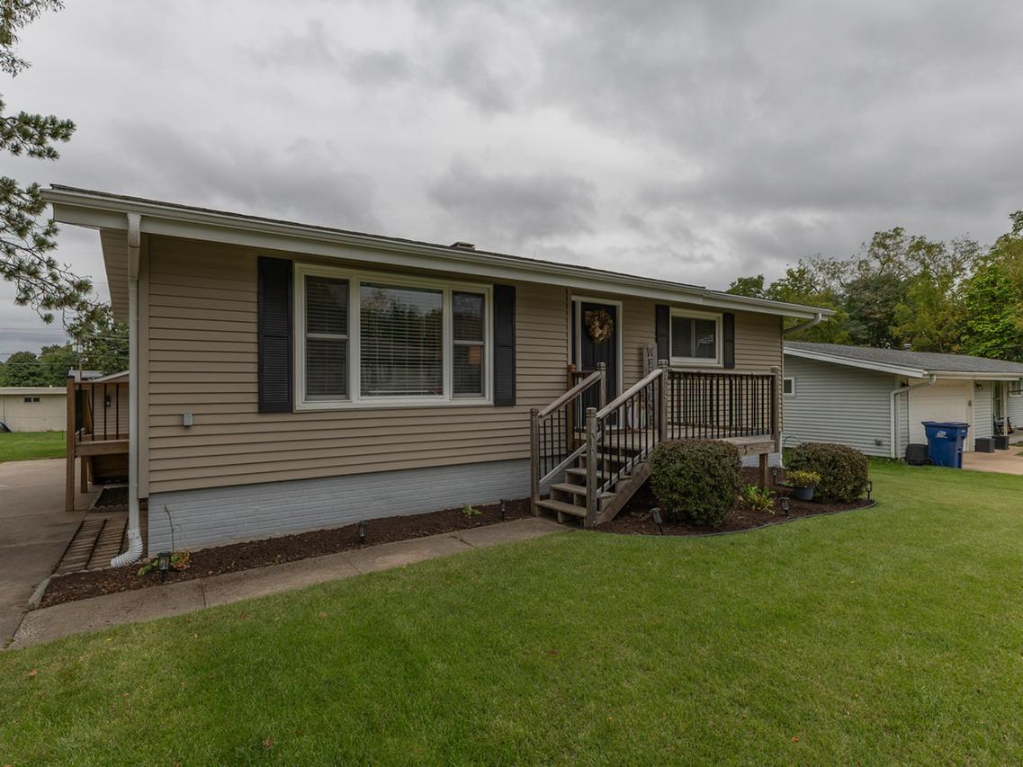 307 7th Ave., Andalusia, IL 61232
