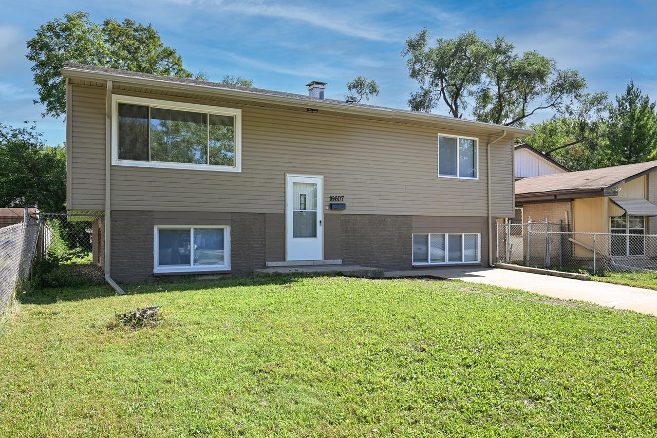 16607 Paulina St., Markham, IL 60428