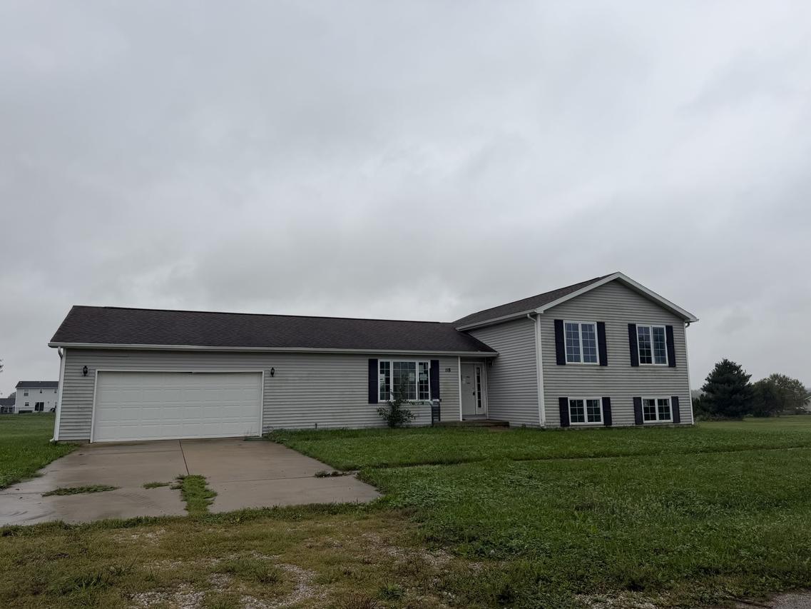 501 Travis Dr., Carlock, IL 61725