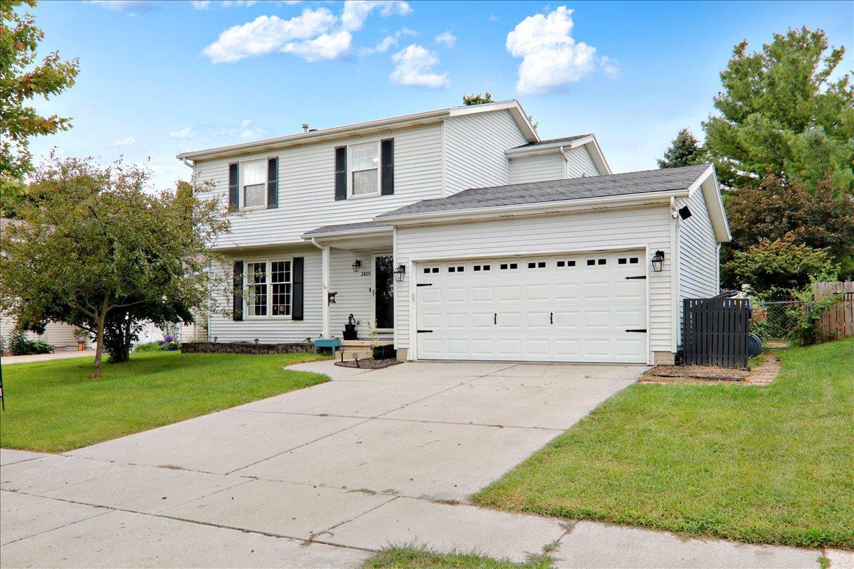 2805 Rocksbury Dr., Bloomington, IL 61705
