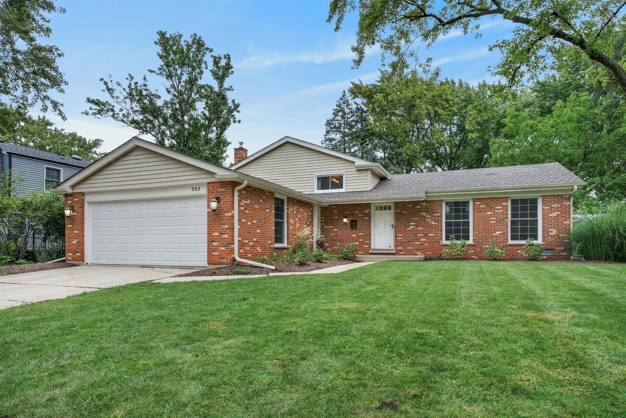 352 Berry Dr., Naperville, IL 60540
