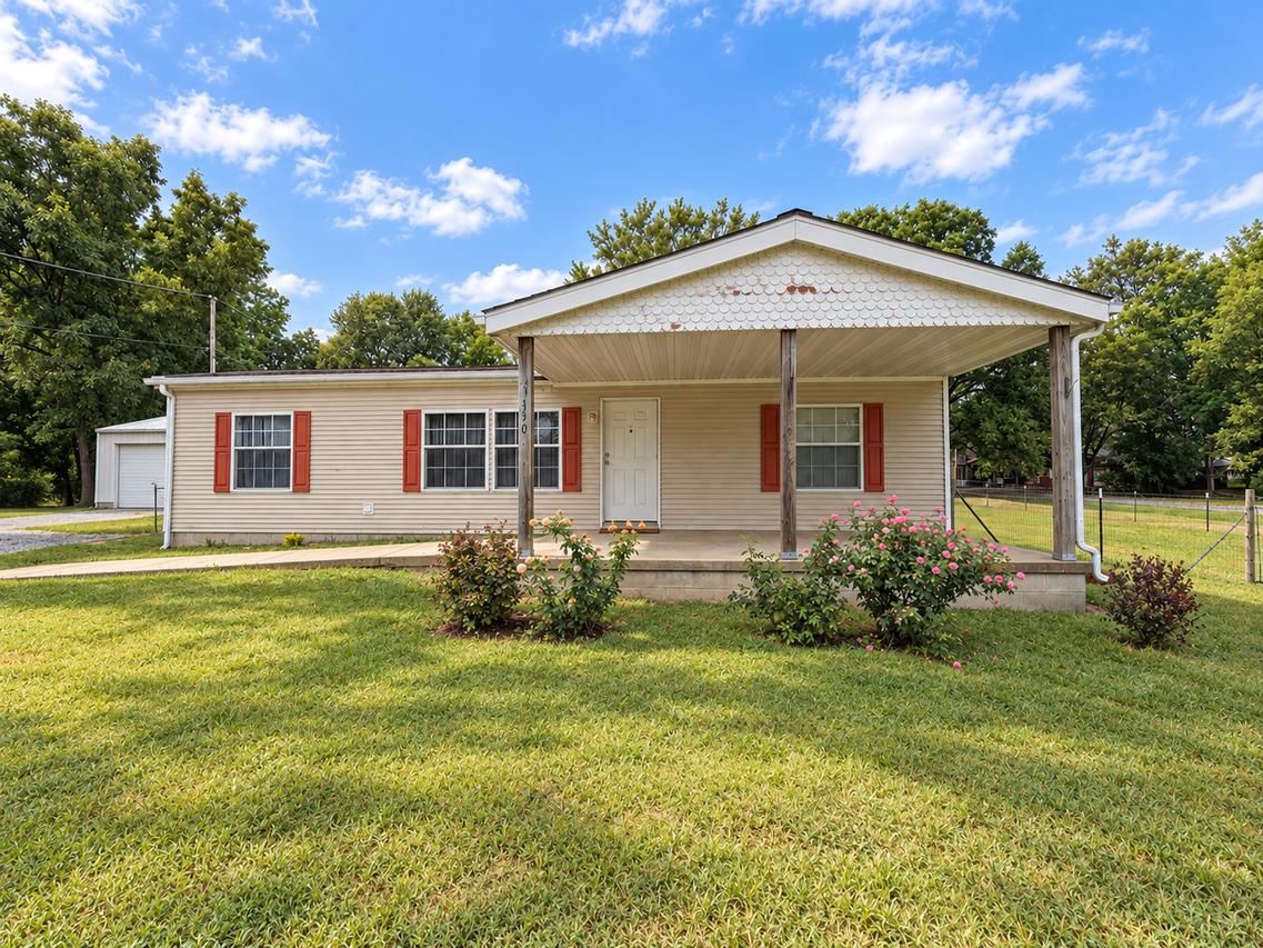 330 Collins St., Carlyle, IL 62231