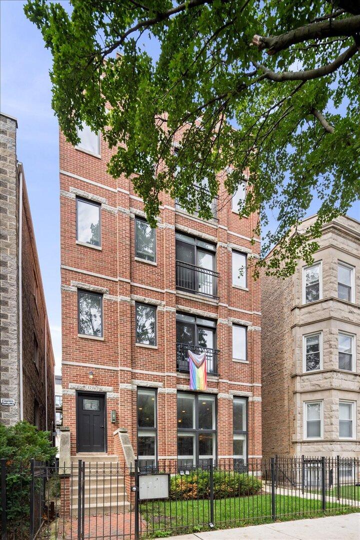 3736 N Fremont St. #1, Chicago, IL 60613