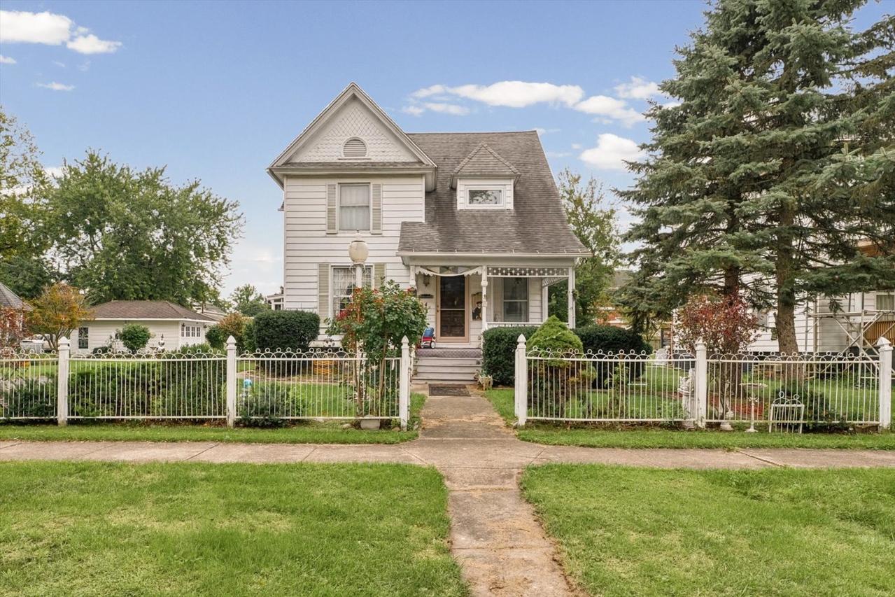 434 W Center St., Paxton, IL 60957