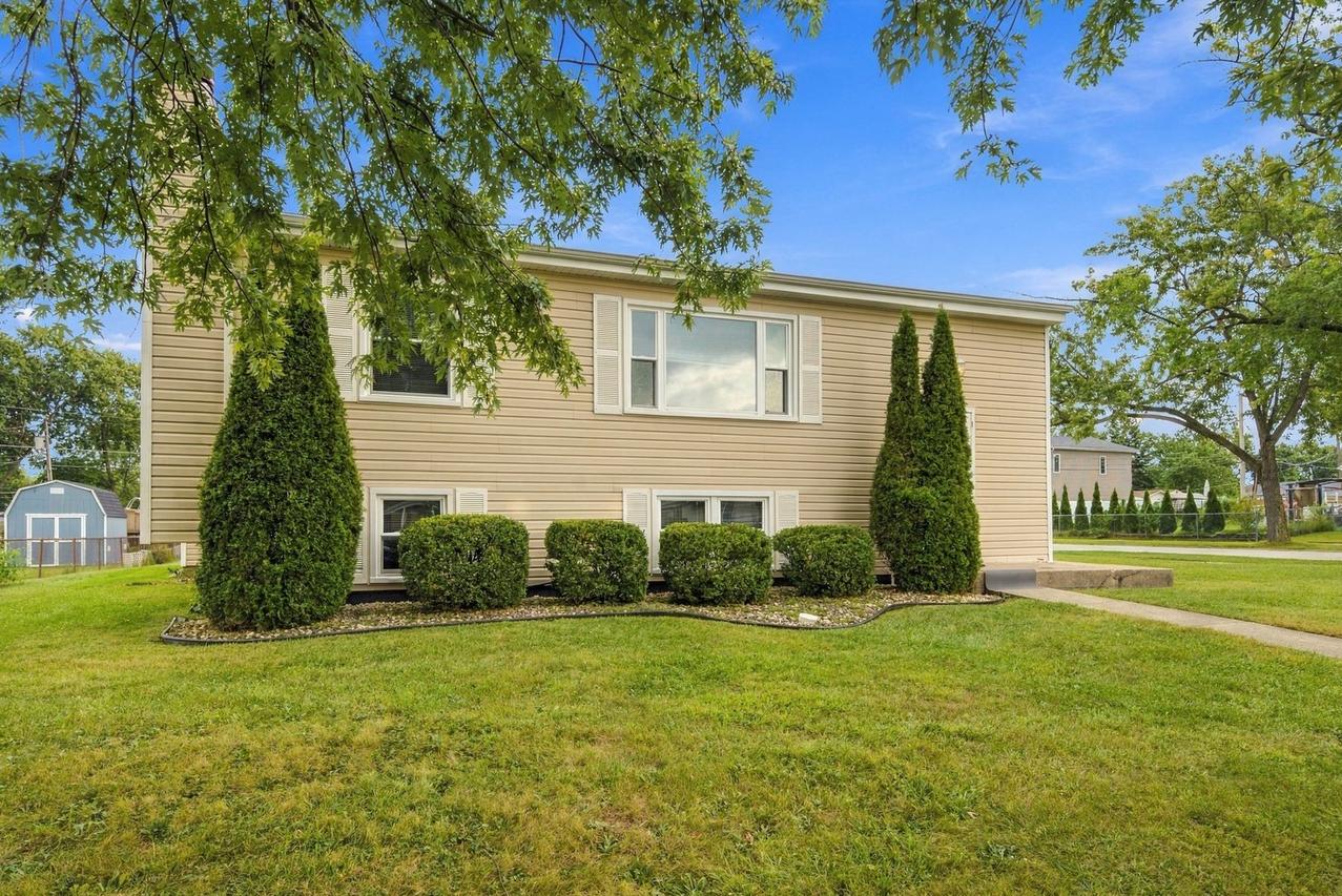 9338 Oak St., Orland Park, IL 60462