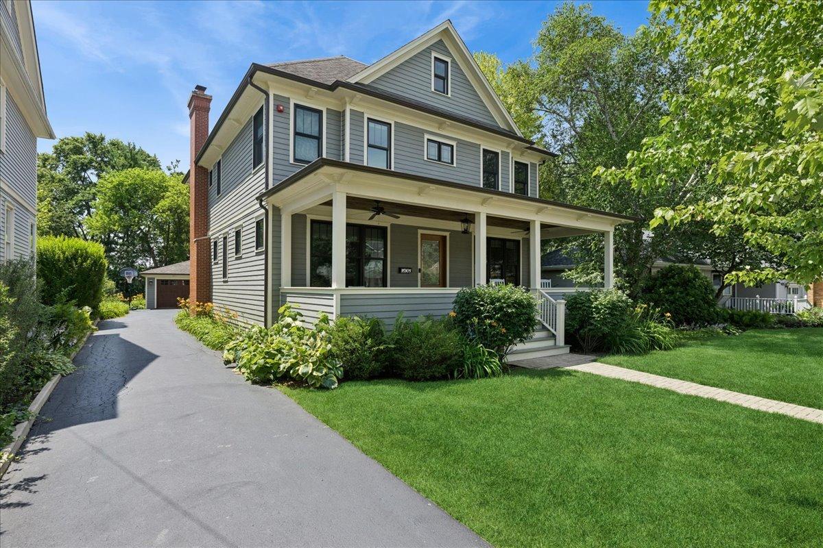 407 Mckinley Ave., Libertyville, IL 60048