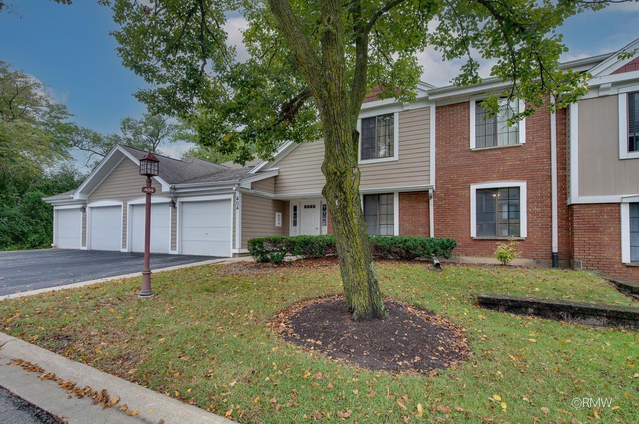 404 Sandalwood Ln. #A2, Schaumburg, IL 60193