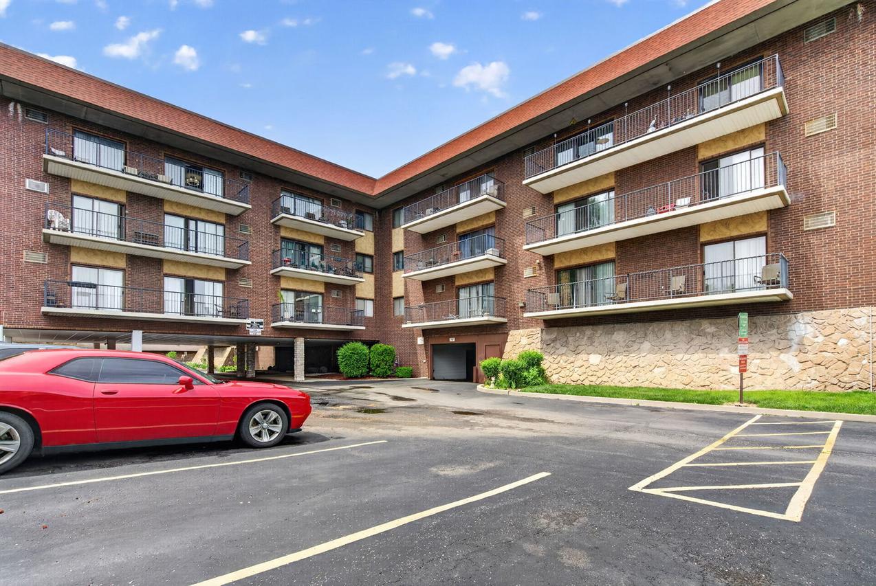 9540 Mayfield Ave. #S307, Oak Lawn, IL 60453