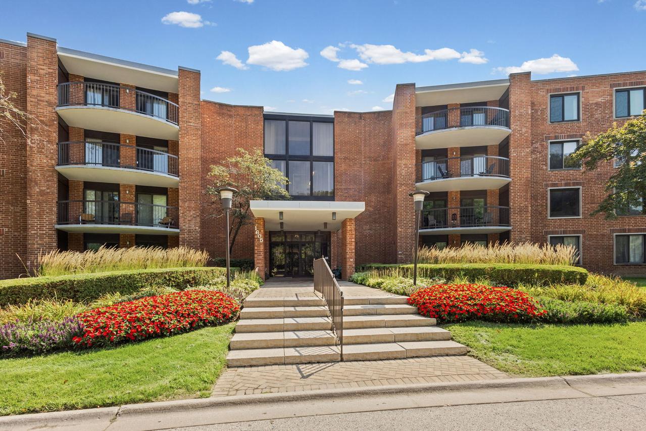1605 E Central Rd. #211B, Arlington Heights, IL 60005