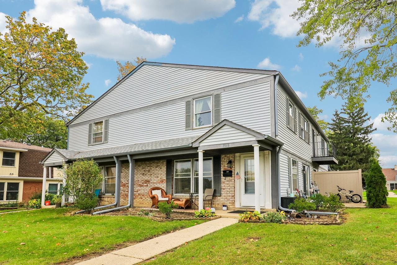 708 Shaw Ct., Schaumburg, IL 60194