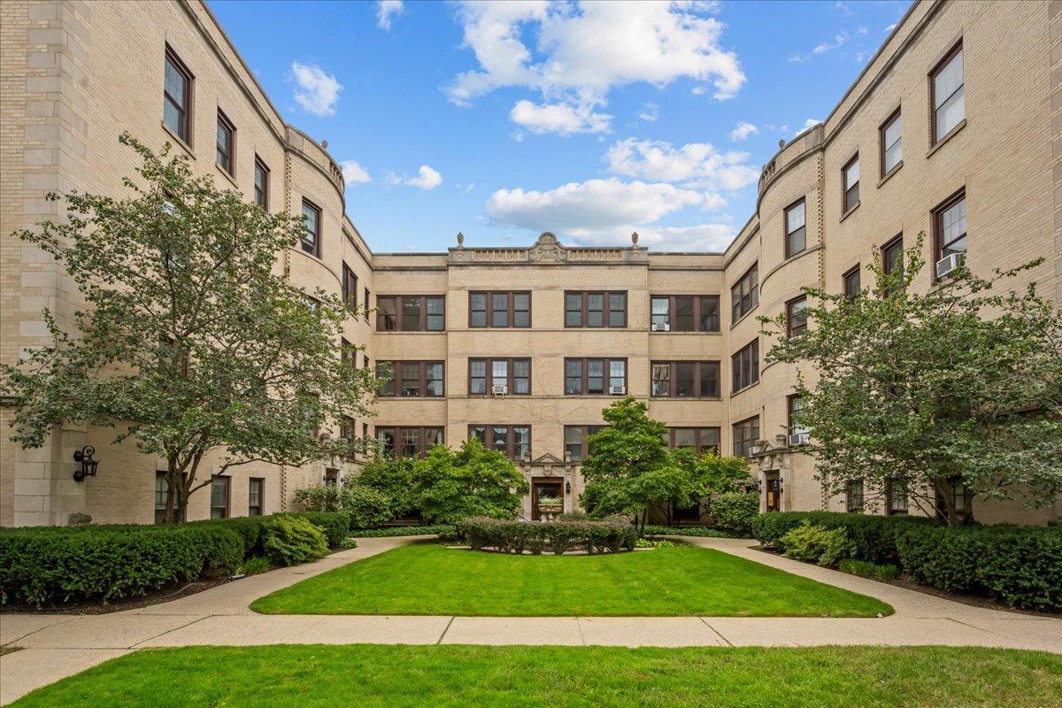 906 Greenwood St. #3E, Evanston, IL 60201