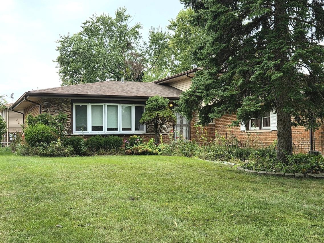 15520 Orogrande Dr., Oak Forest, IL 60452