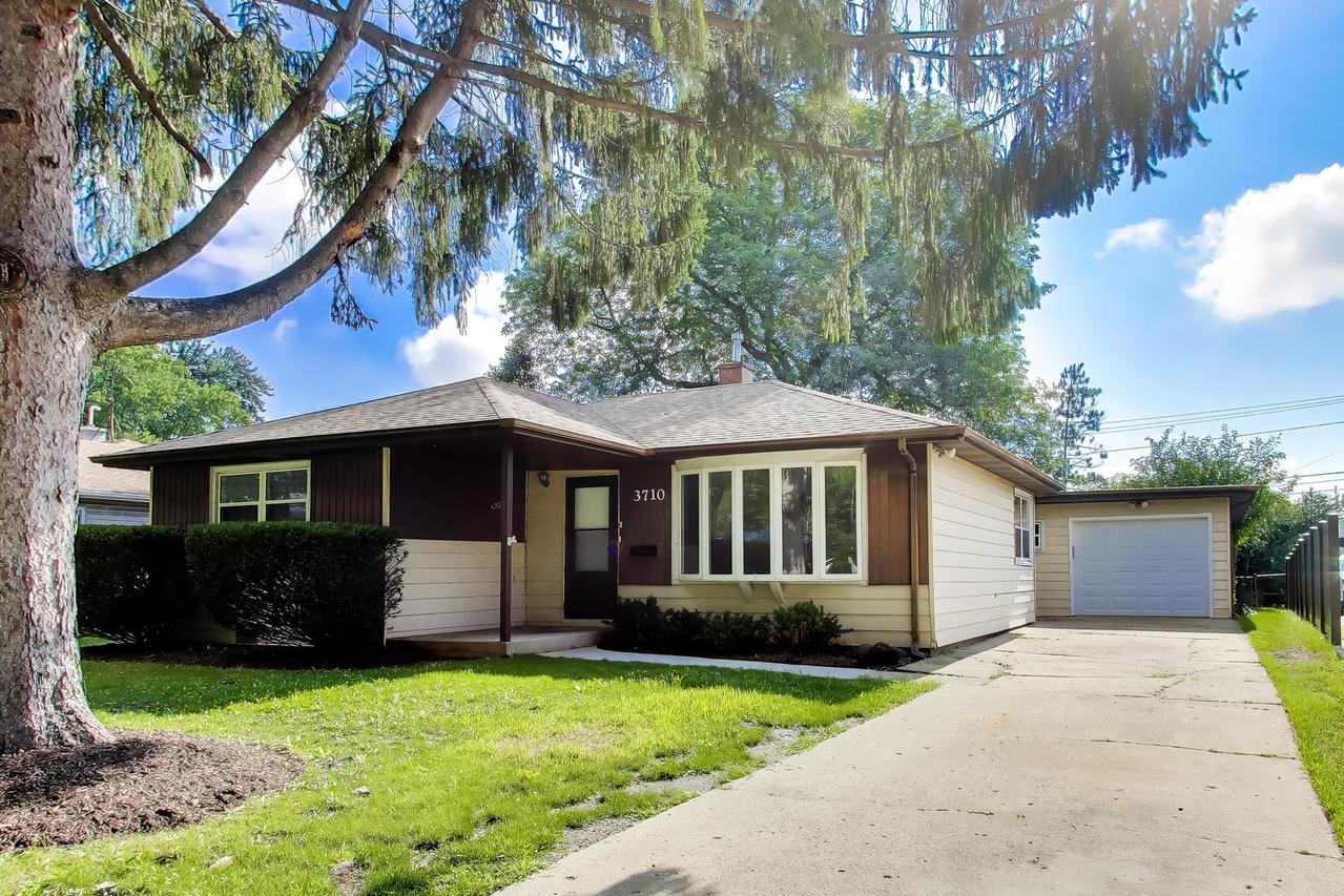 3710 Owl Dr., Rolling Meadows, IL 60008