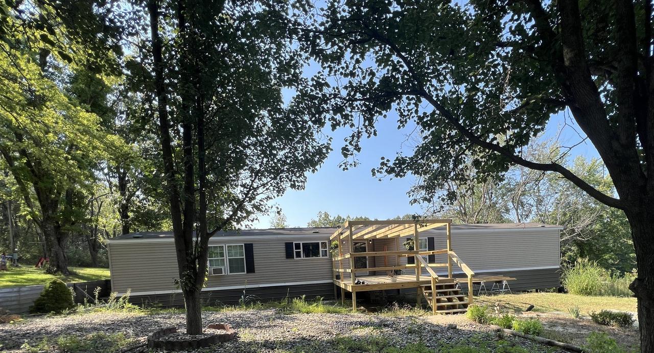 8957 Grassy Rd., Marion, IL 62959