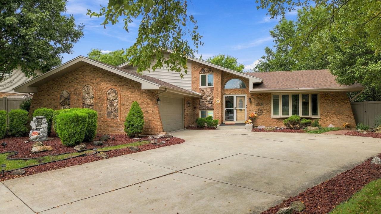8040 Chippewa Tr., Tinley Park, IL 60477