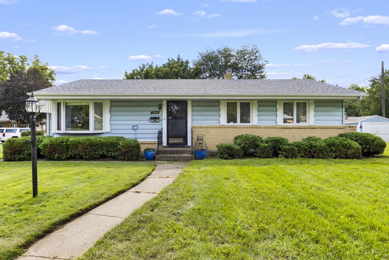 2206 Halsted Rd., Rockford, IL 61103