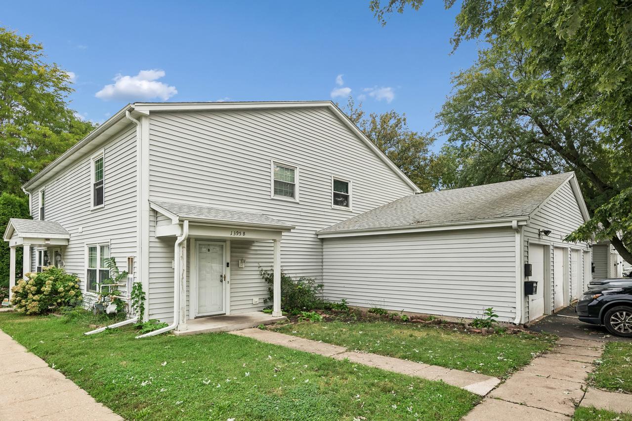 1395 S Glen Cir. #B, Aurora, IL 60506