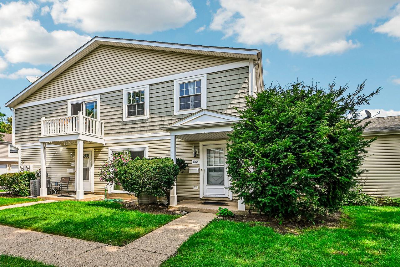 1205 Quincy Ct., Wheeling, IL 60090