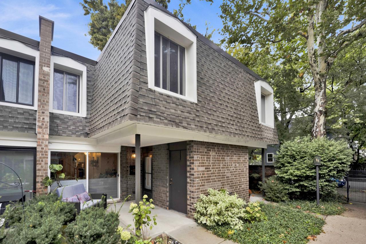 1635 W Belle Plaine Ave., Chicago, IL 60613
