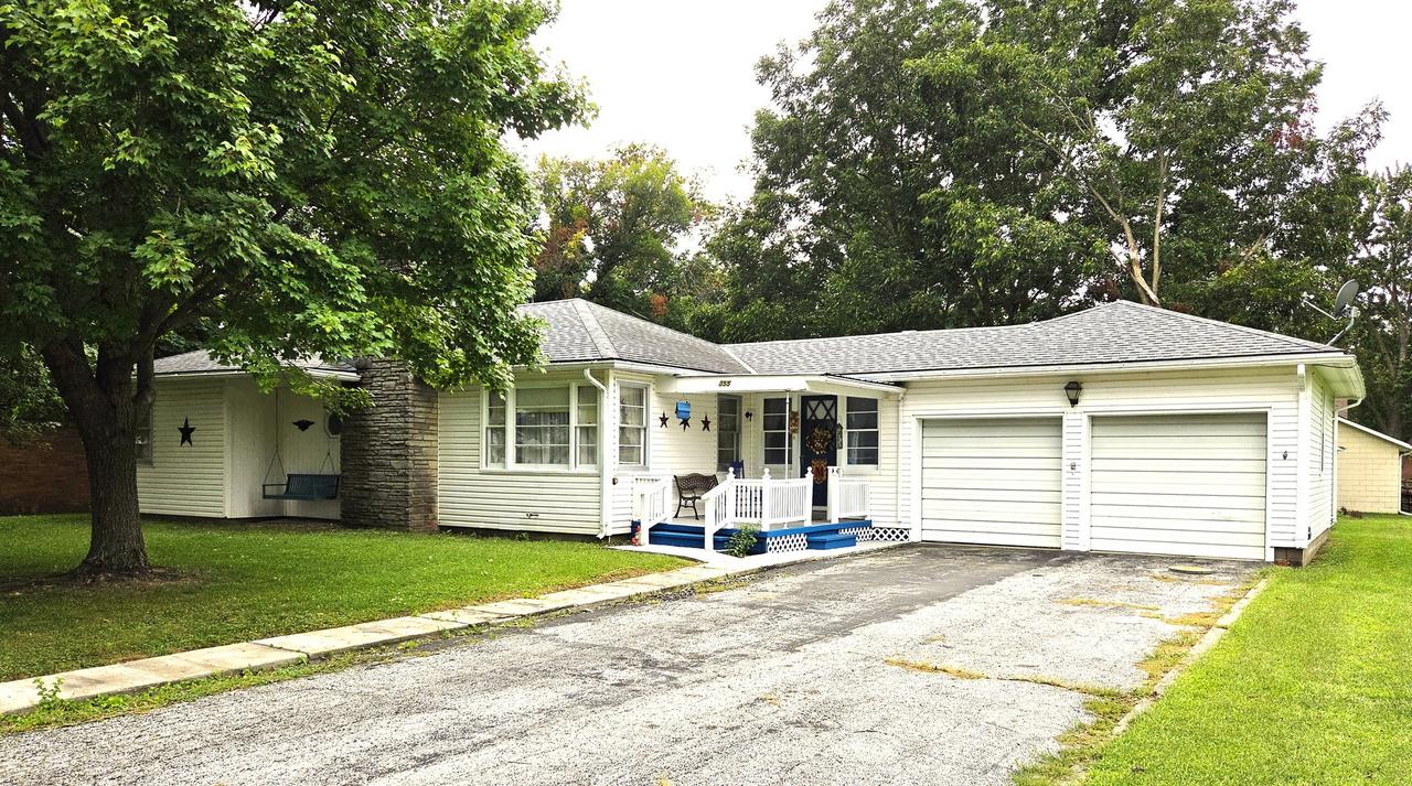 355 Lee Evans Dr., Hull, IL 62343