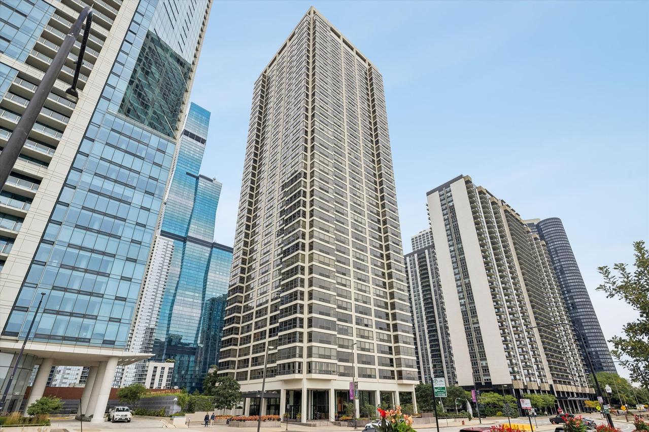 360 E Randolph St. #403, Chicago, IL 60601