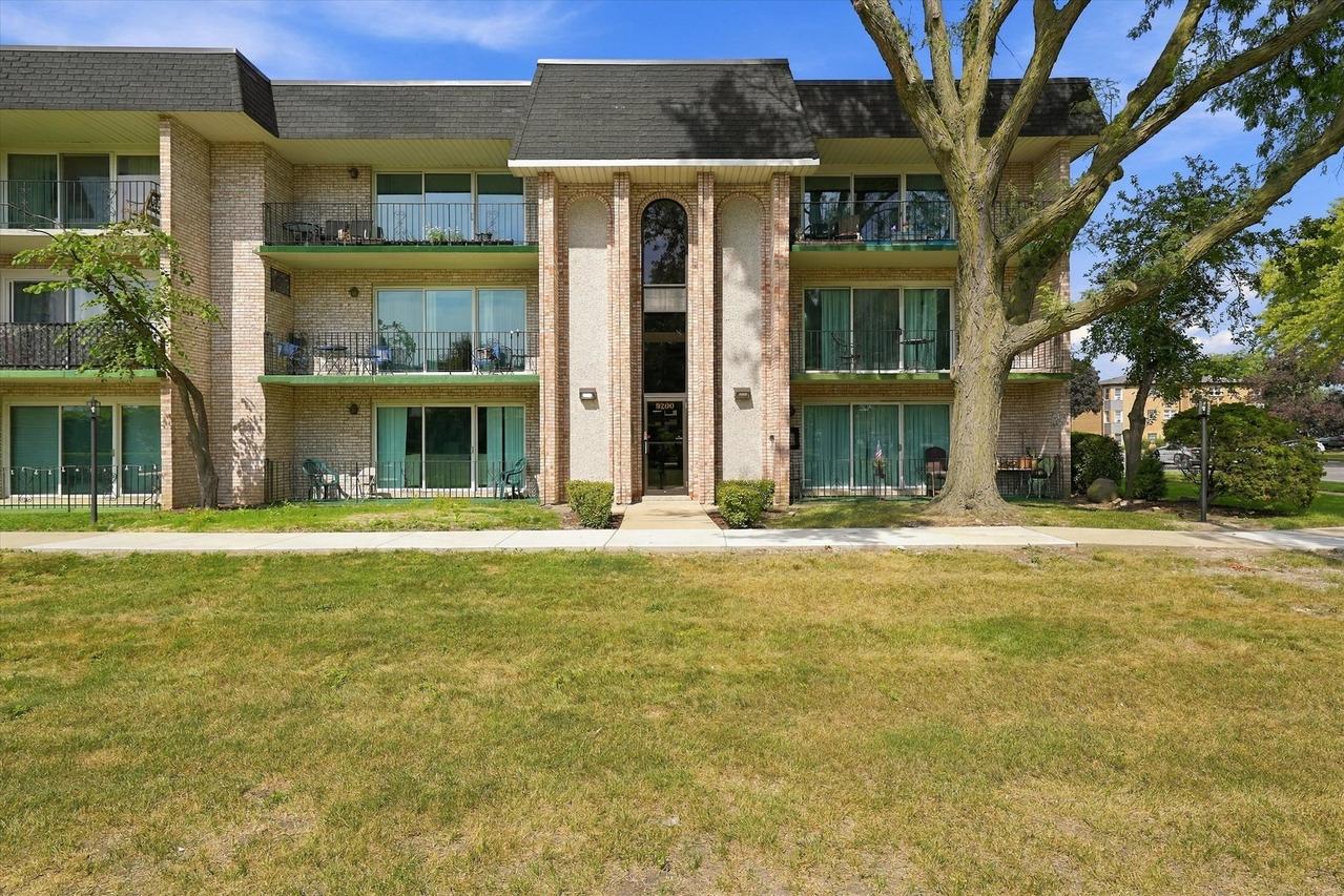 9200 S Pulaski Rd. #3E, Oak Lawn, IL 60453