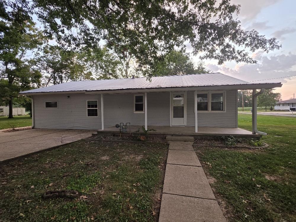 400 S Rea Ave., Mcleansboro, IL 62859