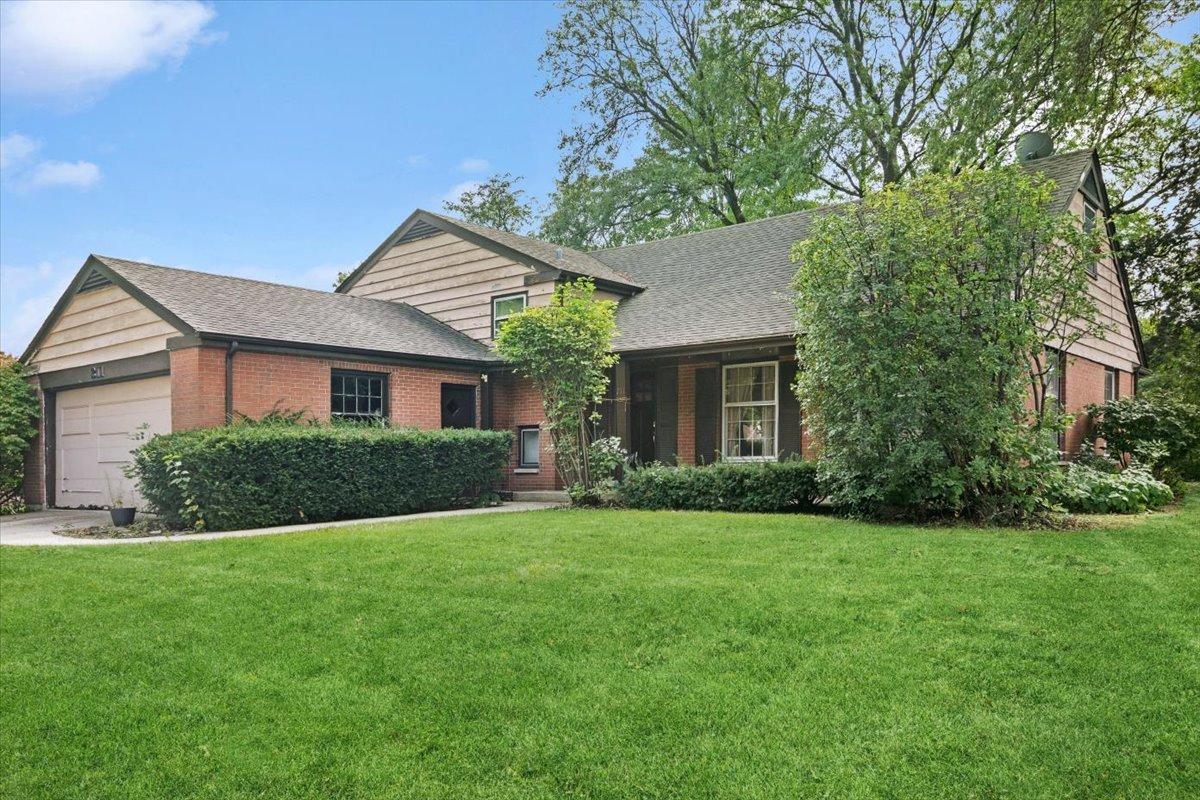 211 W Pickwick Rd., Arlington Heights, IL 60005