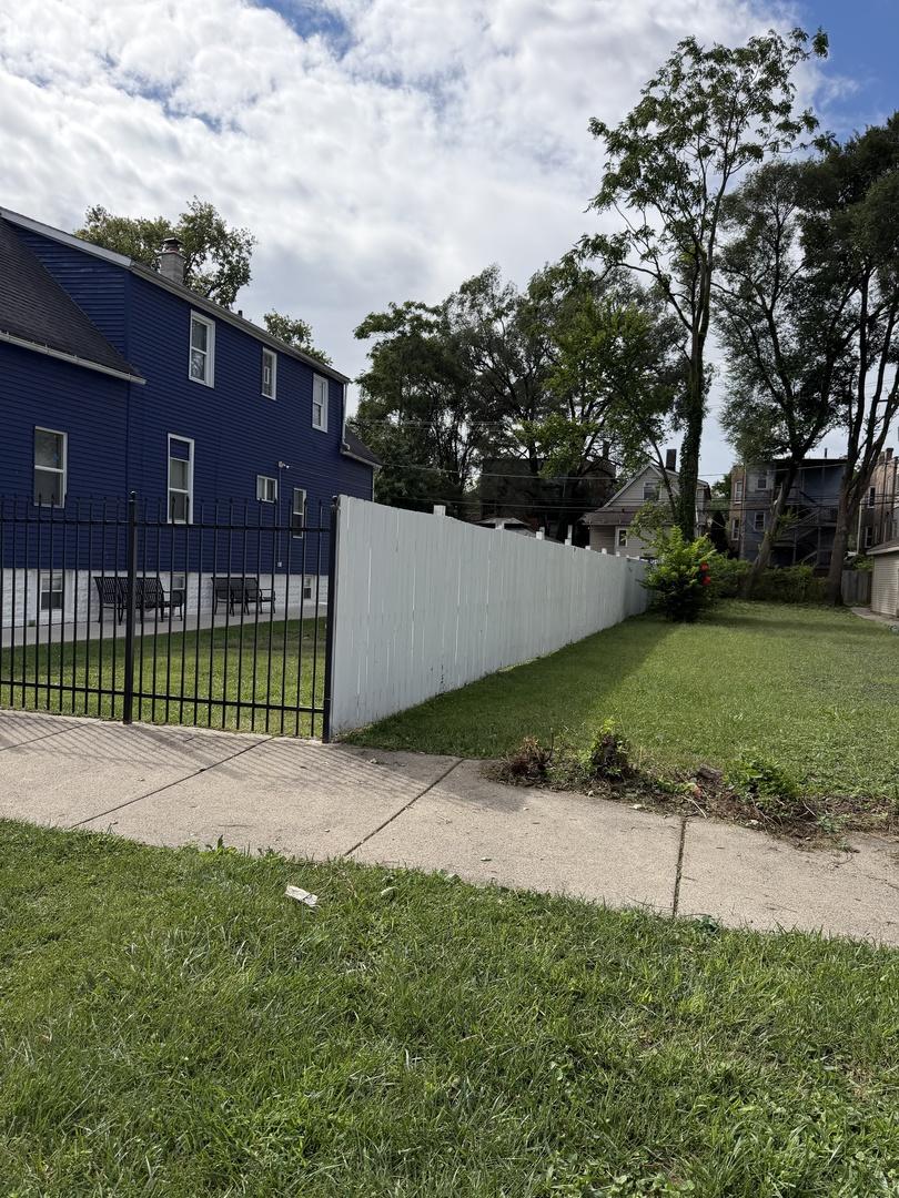 10732 S Edbrooke Ave., Chicago, IL 60628