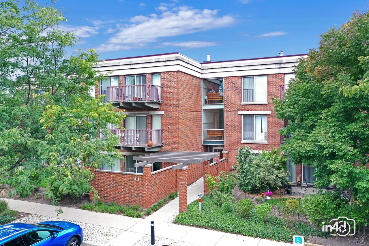 411 Kelburn Rd. #121, Deerfield, IL 60015