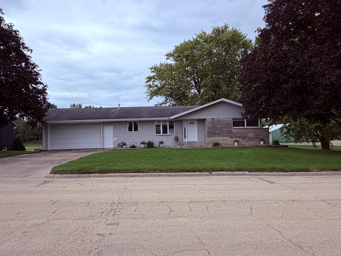 4 Genesee Ct., Morrison, IL 61270