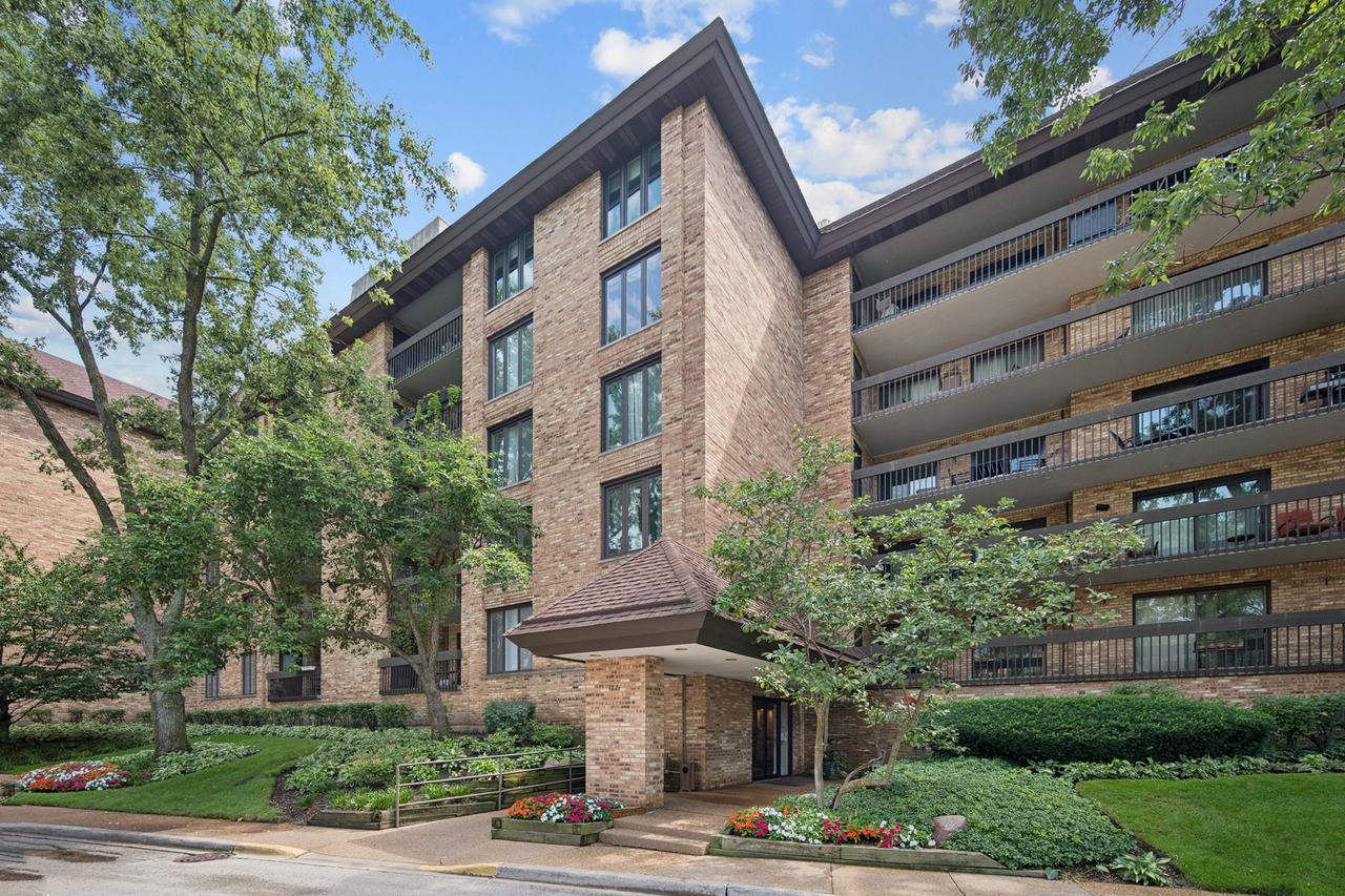 1671 Mission Hills Rd. #404, Northbrook, IL 60062