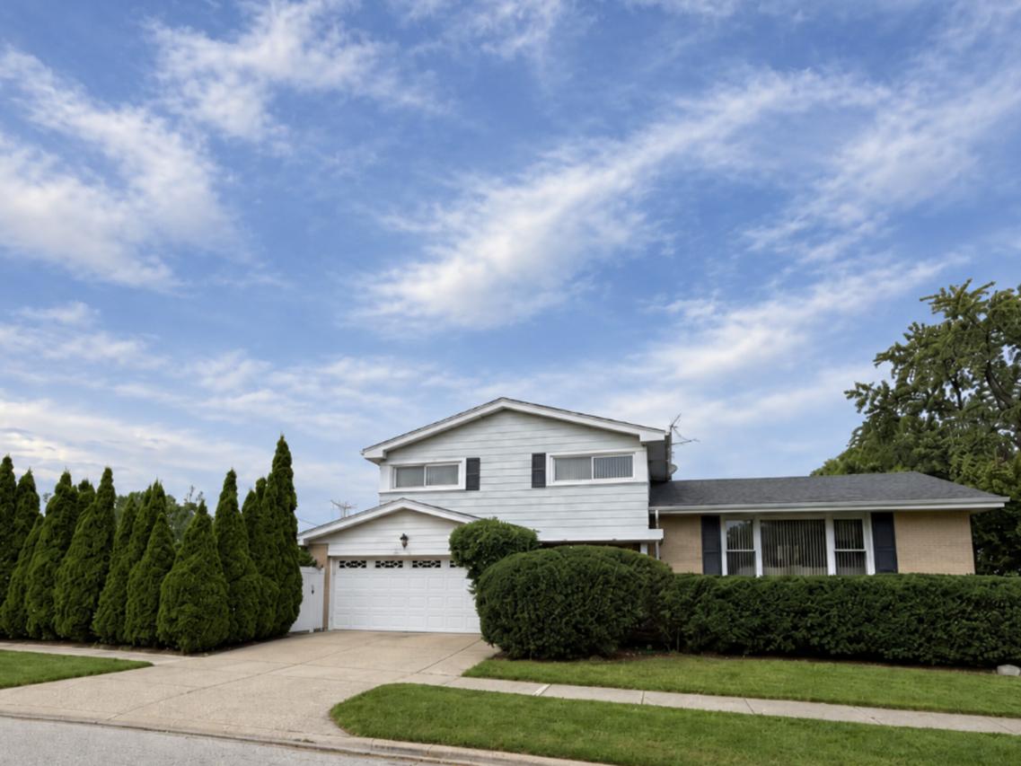9222 Merrill Ave., Morton Grove, IL 60053