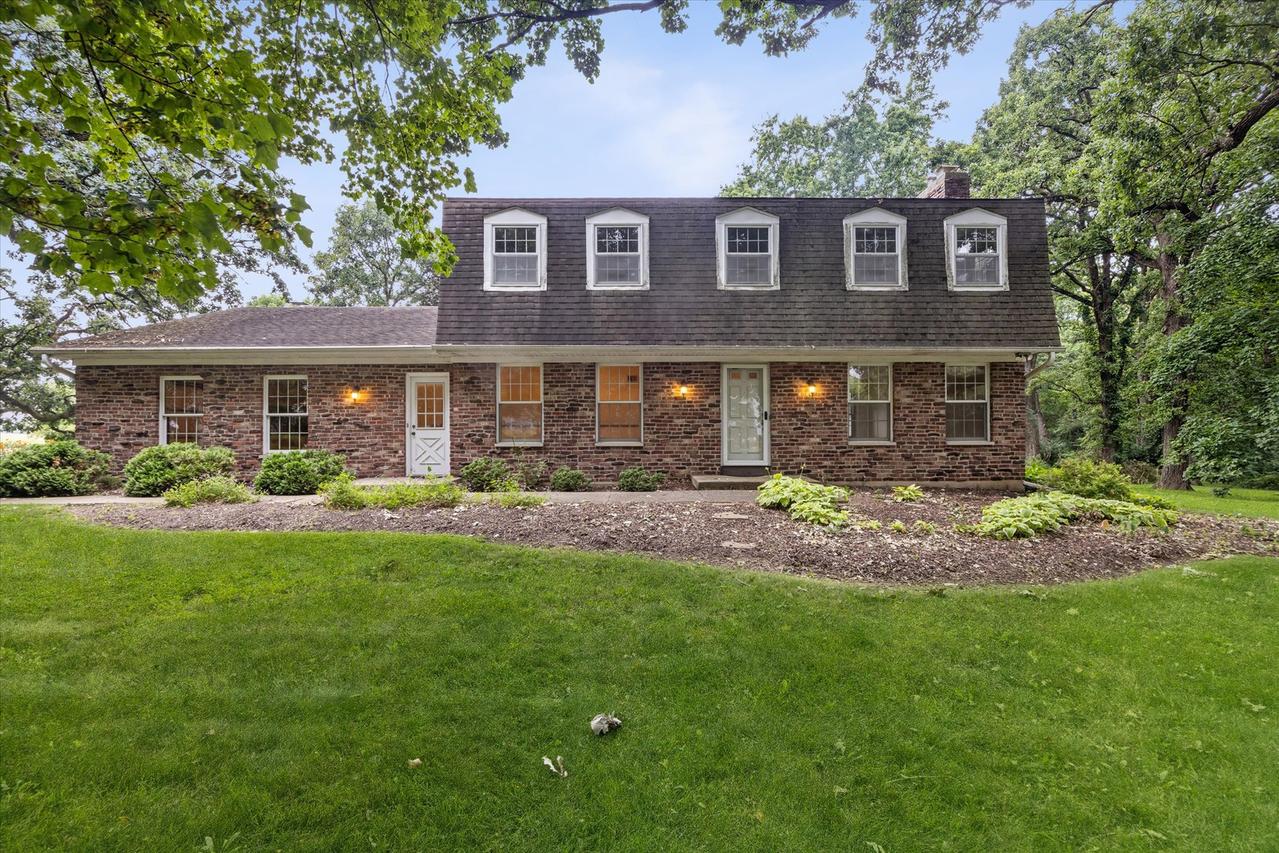 2s730 White Oak Ln., Batavia, IL 60510