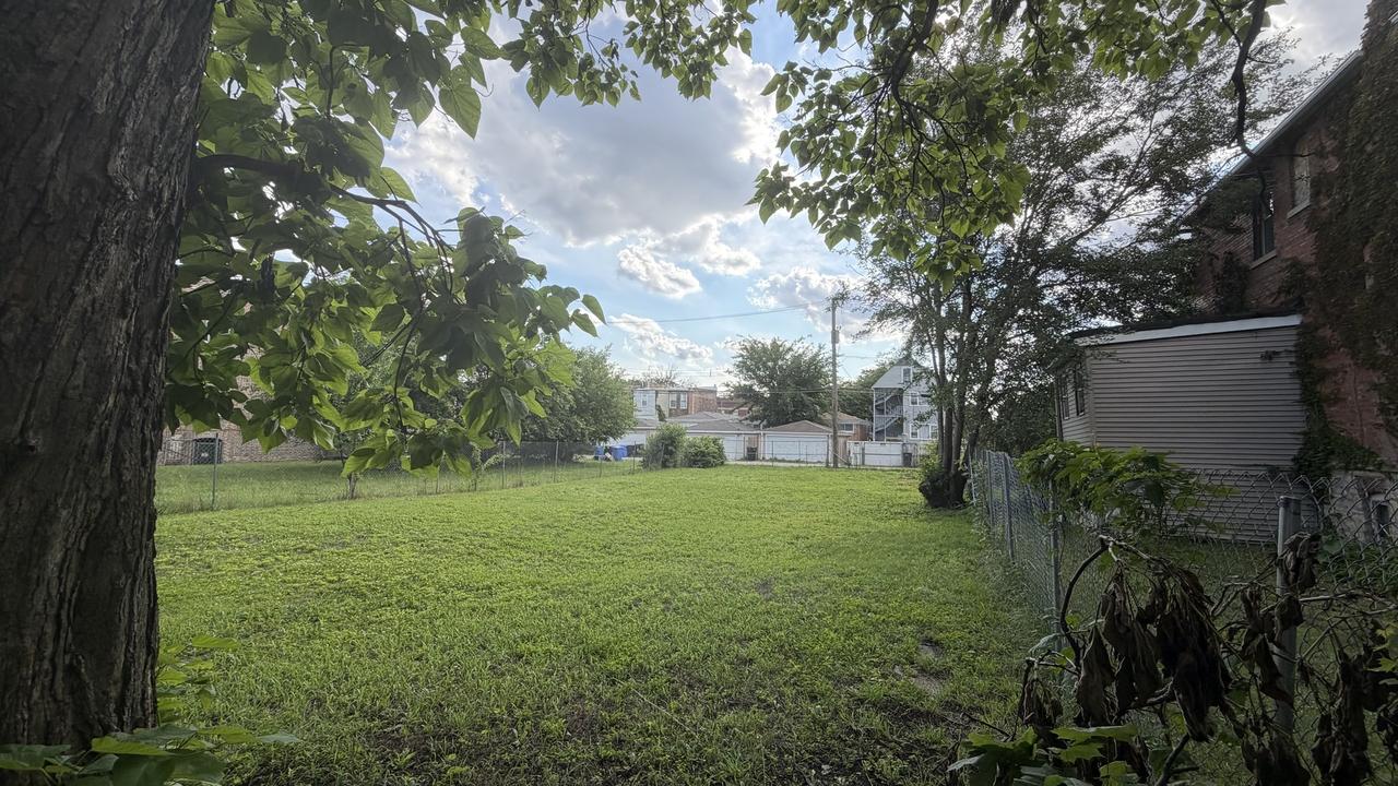 6932 S Vernon Ave., Chicago, IL 60637
