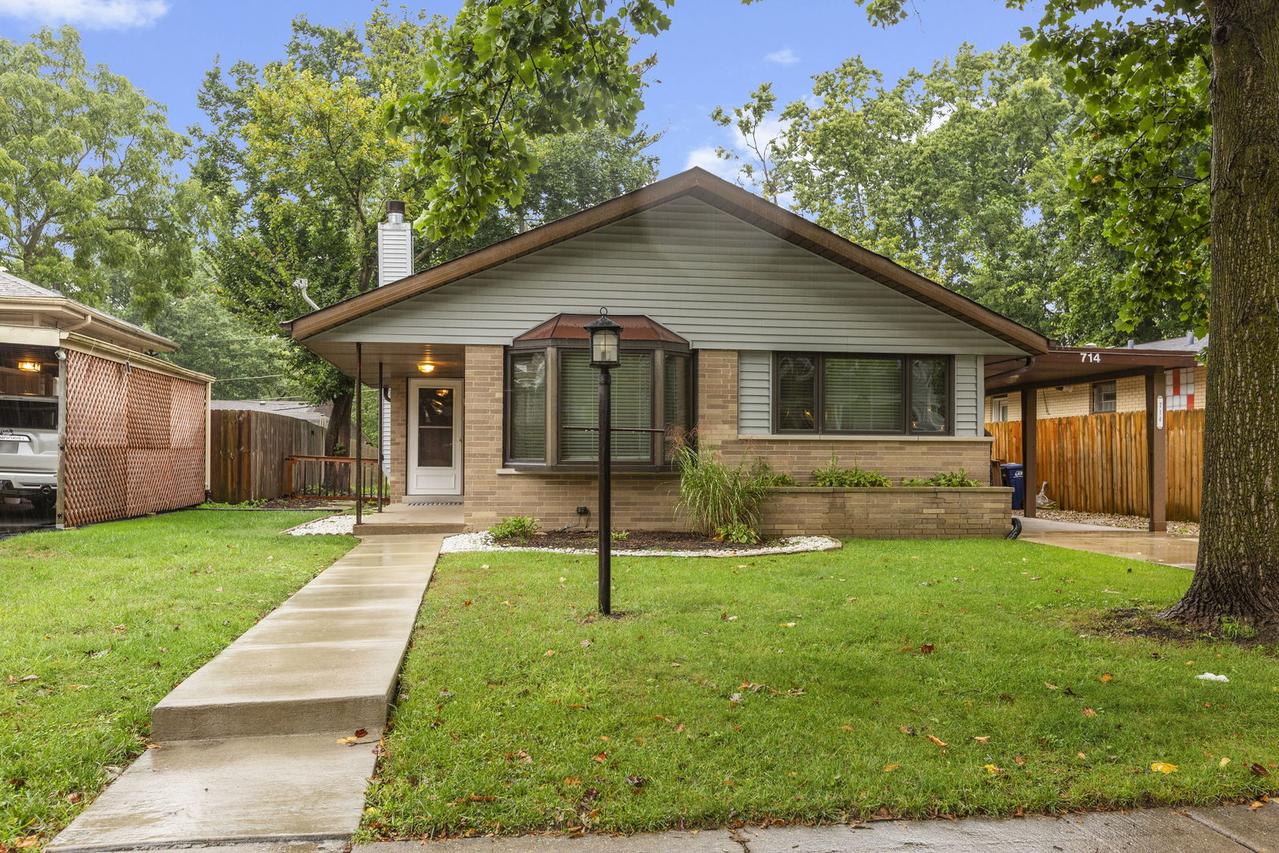 714 Jonquil Ter., Deerfield, IL 60015