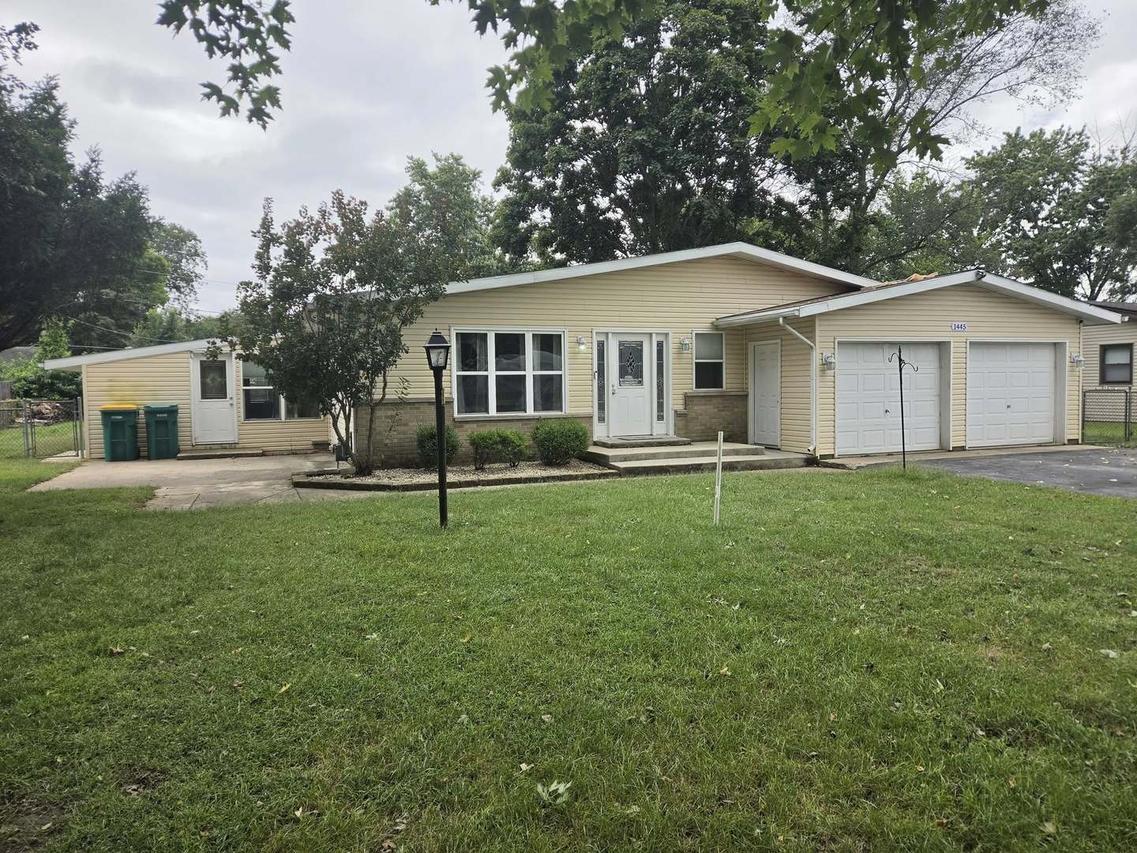 1445 Lantern Ln., Morris, IL 60450