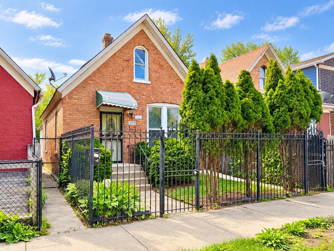 909 N Homan Ave., Chicago, IL 60651